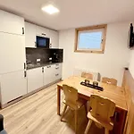 Jessica Erdgeschoss & Kellergeschoss Apartamento *