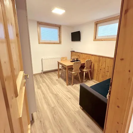 Jessica Erdgeschoss & Kellergeschoss Apartment