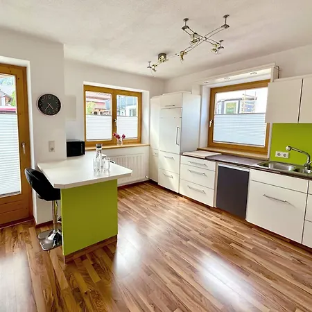 Jessica Erdgeschoss & Kellergeschoss Lägenhet